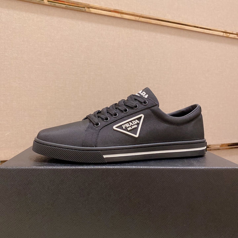 Pra*a casual shoes